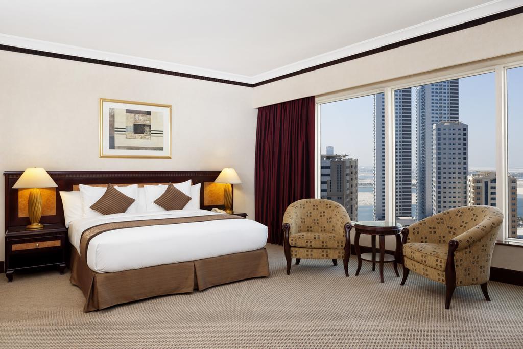 Superior King Room City View